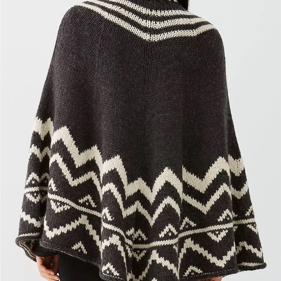 J. Jill Jacquard Poncho Cape Black and White Geometric Pattern OS - Picture 12 of 15